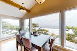 Perfect oceanfront beach getaway with amazing views walk to the beach - Image 5