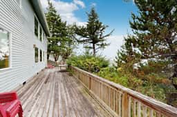 Beautiful Home Above Maxwell Point with Huge Balcony and Stunning Ocean Views - Image 5
