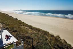 Dog friendly oceanfront cottage with private hot tub and wood burning fireplace - Image 4