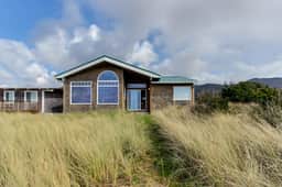 Updated Oceanfront Home with Lovely Pacific Views and Pool Table - Image 4