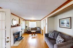 Vintage Style Home with Easy Beach Access Dog friendly - Image 4