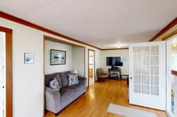 Vintage Style Home with Easy Beach Access Dog friendly - Image 5