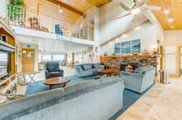 Spacious family home with ocean view balcony deck and fireplace dogs OK - Image 3