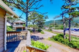 Home near the ocean with beach access washer dryer decks two dogs welcome - Image 2
