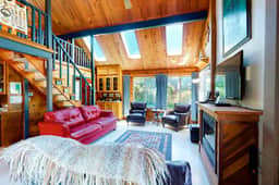 Home near the ocean with beach access washer dryer decks two dogs welcome - Image 5