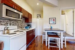 Cozy Coastal Condo Near from the Beach - Image 2