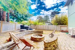 Enchanting home near the coast with hot tub full kitchen and washer dryer - Image 3