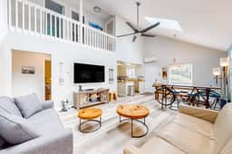 Enchanting home near the coast with hot tub full kitchen and washer dryer - Image 4