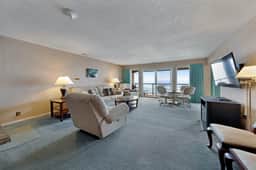 Lovely oceanfront condo with sweeping water views and balcony - Image 5