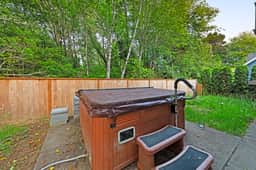 Dog friendly home with enclosed yard game room private hot tub near the beach - Image 2