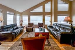 Beautiful home on the ocean with beach views deck bbq WiFi and streaming - Image 4