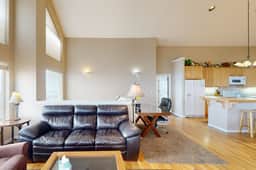 Beautiful home on the ocean with beach views deck bbq WiFi and streaming - Image 5