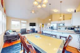 Dog Friendly Home, Ocean Views Walk to the Beach - Image 4