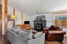 Cozy Dog Friendly Getaway Close to the Beach Includes Deck - Image 3