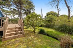 Cozy Dog Friendly Getaway Close to the Beach Includes Deck - Image 4