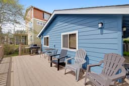 Cozy Dog Friendly Getaway Close to the Beach Includes Deck - Image 5
