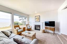 Two Story Dog Friendly Oceanfront Home with Free WiFi and Gas Fireplace - Image 3