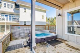 Coastal Oasis Near the Beach and Town with Private Hot Tub Fast WiFi and Ocean Views - Image 2
