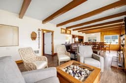 Charming Oceanfront House with Gorgeous Water Views and Beach Access - Image 5