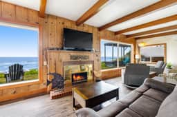Charming Oceanfront House with Gorgeous Water Views and Beach Access - Image 4