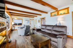 Charming Oceanfront House with Gorgeous Water Views and Beach Access - Image 2