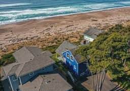 Coastal gem with ocean views easy walk to beach and WiFi - Image 5