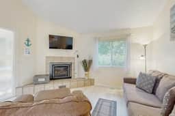 Cozy Dog-Friendly, Family Retreat Near the Beach - Image 5
