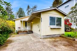 Cozy Dog-Friendly, Family Retreat Near the Beach - Image 2