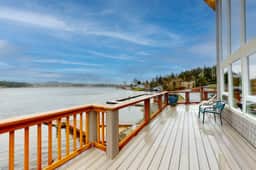 Lakefront Family Friendly Home with a Private Hot Tub Game Room and Dock - Image 2