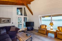 Lakefront house with private dock firepit and sunset views - Image 2