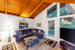 Lakefront house with private dock firepit and sunset views - Image 4