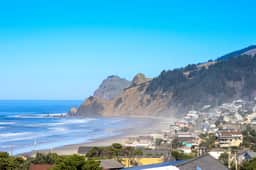 Cozy Oceanview Home with the Best Vistas in Road s End Dogs Welcome - Image 2