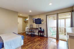 Welcoming Studio with Ocean View and Nearby Beach Access Dogs OK - Image 4