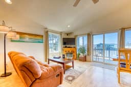 Large Sunny Duplex with Ocean Views and Nearby Beach Access Dogs OK - Image 5
