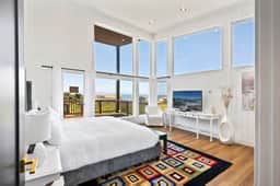 Spacious home with ocean view enclosed yard fireplace hut tub washer and dryer - Image 3