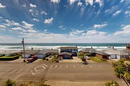 Beautiful multi level home with theater game room and amazing ocean views - Image 4