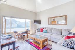 Cozy Dog Friendly Cottage Steps from the Ocean - Image 2