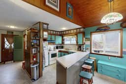 Two Blocks to Beach Vintage House with Tranquil Garden - Image 2