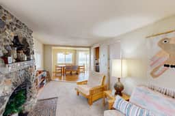 Oceanfront dog friendly home with 180 degree view deck and great location - Image 4
