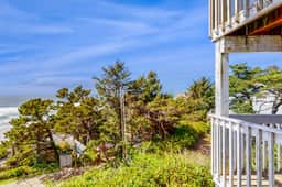 Lower Level Ocean View Studio Close to the Beach Dogs Welcome - Image 2