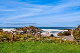 Lower Level Studio with Ocean Views and Easy Beach Access Dog Friendly - Image 3