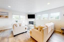 Stunning home with fireplace firepit and central AC short walk to the beach - Image 4