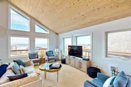 Designer home with stunning ocean and sunset views steps to beach dog friendly - Image 5