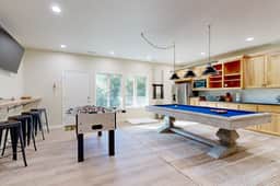 Everything Remodeled Water View Private Hot Tub WiFi Game Room - Image 2