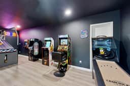 Everything Remodeled Water View Private Hot Tub WiFi Game Room - Image 4