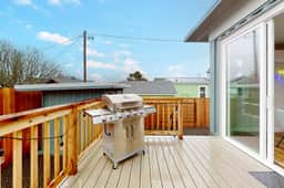 Dog friendly brand new shipping container home steps from the beach - Image 3