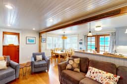 Bright and Airy Cottage Right in Town Across Street from the Beach - Image 3