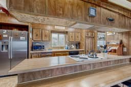 Classic home with partial ocean views and horseshoe pit close to beach - Image 4