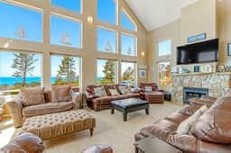 Ocean and Mountain View Home with Private Hot Tub Pool Table Deck Fast WiFi - Image 4
