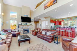 Ocean and Mountain View Home with Private Hot Tub Pool Table Deck Fast WiFi - Image 5
